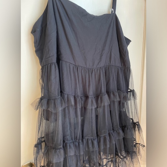 Torrid Challis And Mesh Tiered Sleeveless Top - Picture 3 of 6